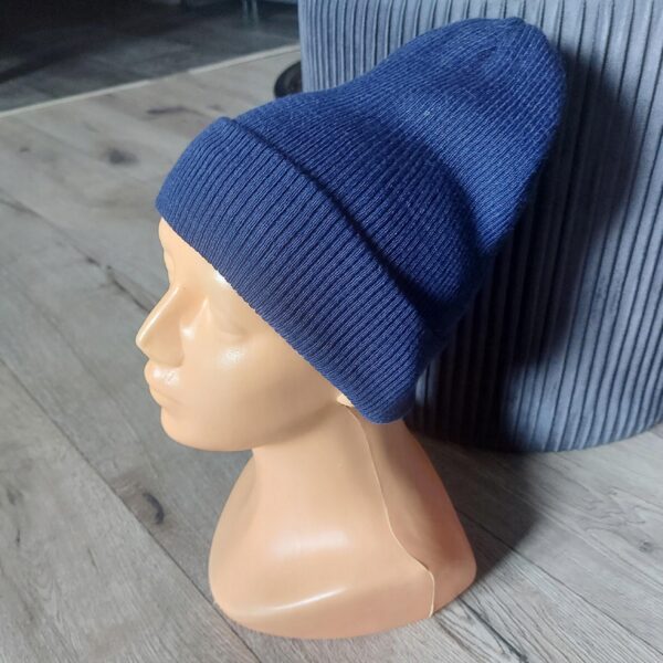 Czapka zimowa PRĄŻKOWANA beanie Granatowa